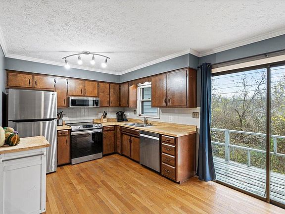 3rd image of 1105 Bay Meadows Dr