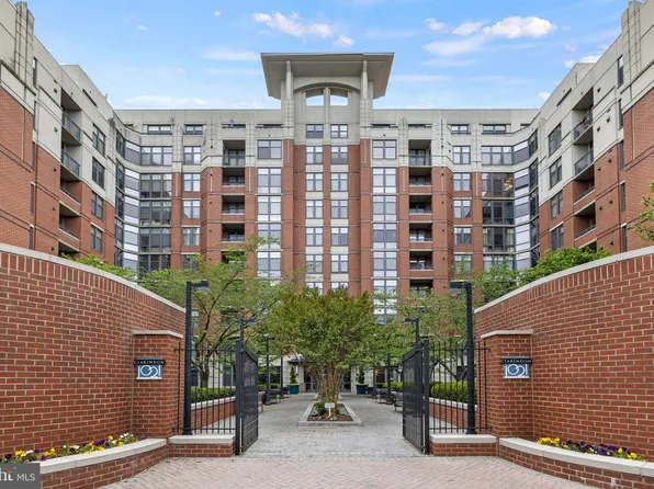 1021 Garfield St #417, Arlington, VA 22201
