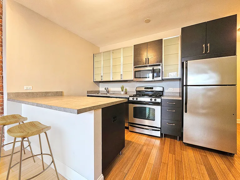 2200 N Clark St — Photo 11