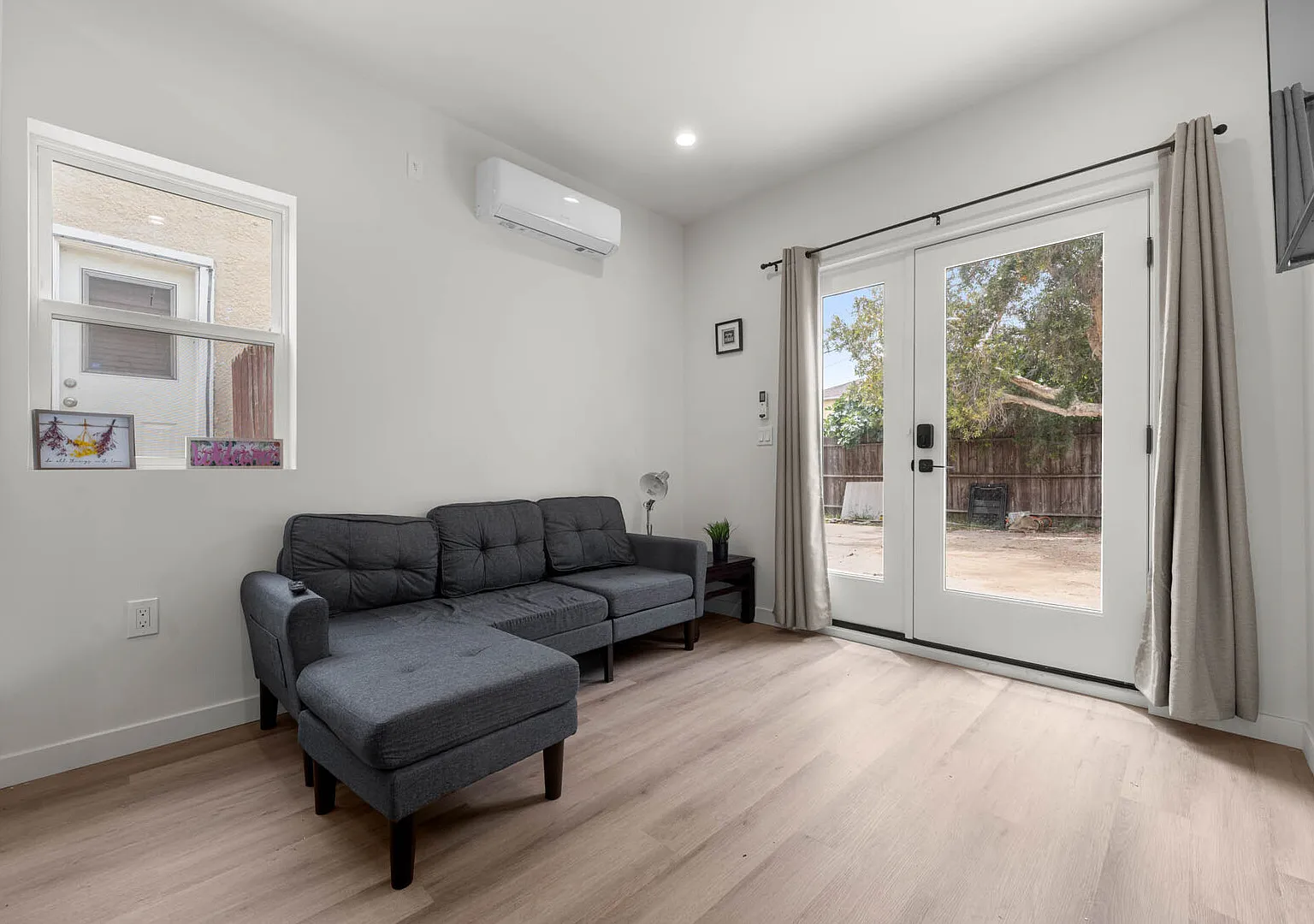 Available Los Angeles 1 bedroom ADU -Right by hospitals-Furnished — Photo 4