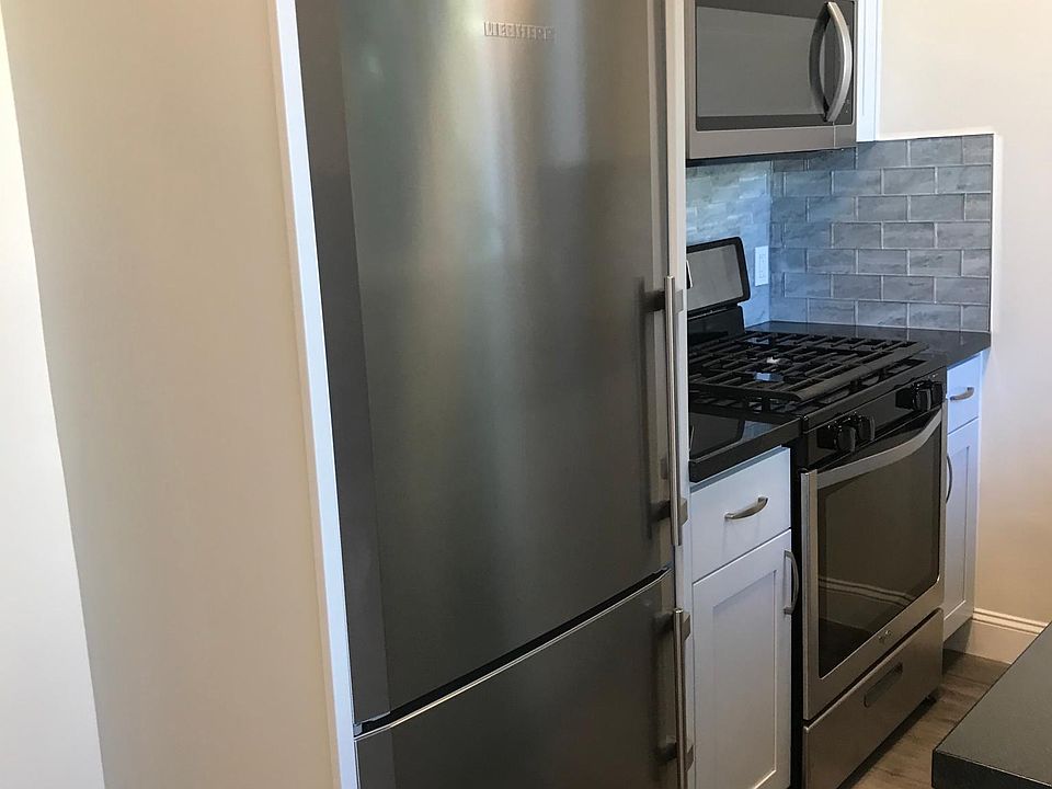 1st image of 506 Grove St #204