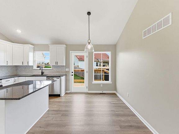 5th image of 509 Lucombe Cir