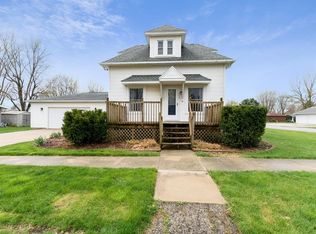 112 Elm St, Van Horne, IA 52346