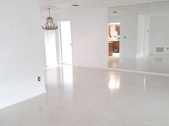 Living room/ dining room