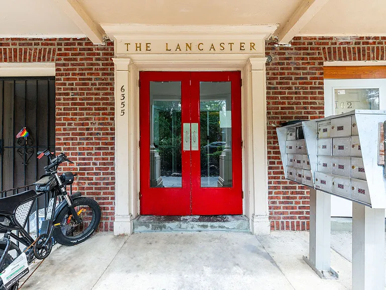 The Lancaster — Photo 11