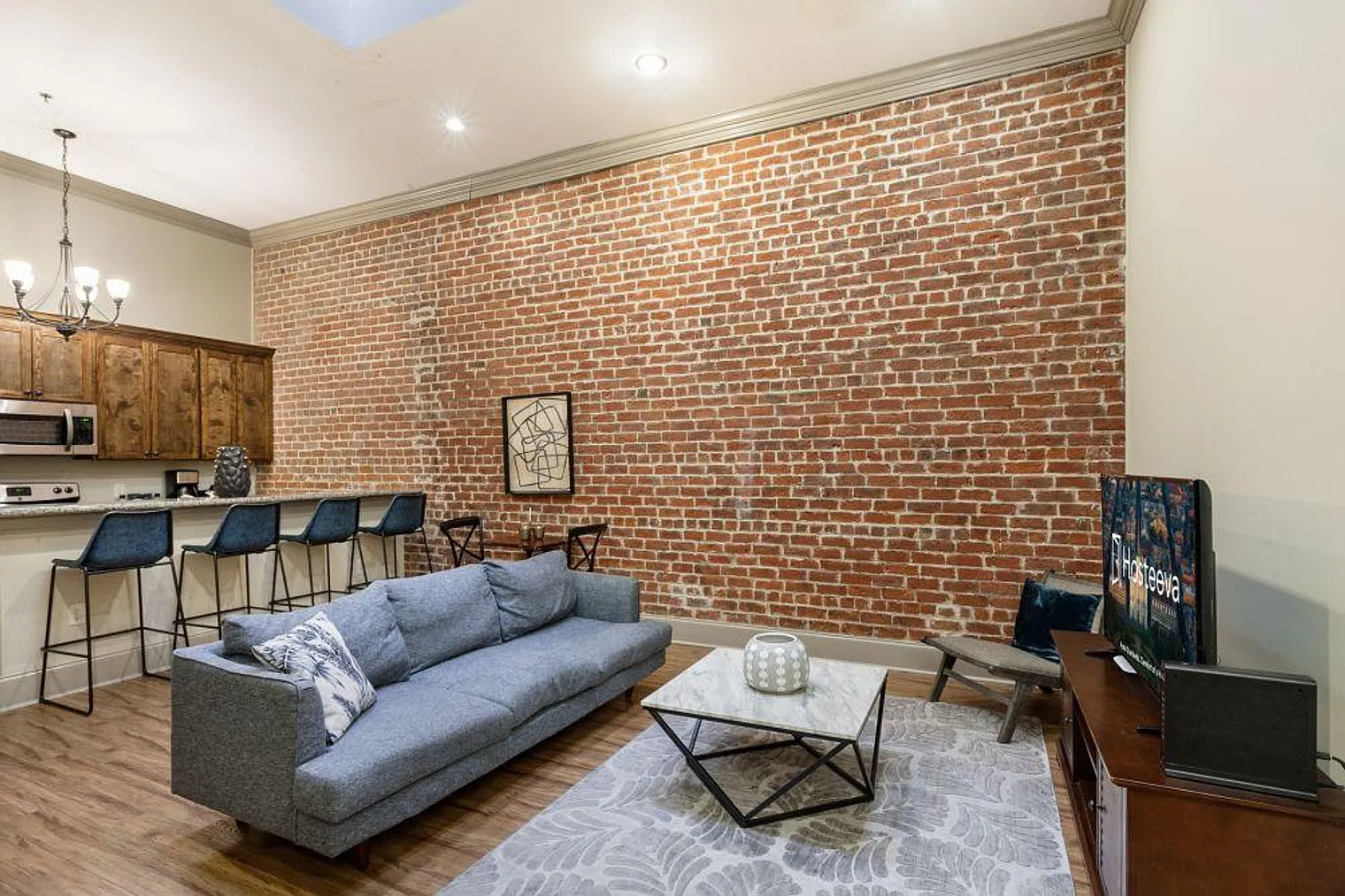 2 bed, 2.0 bath, 1194 sqft, $7,406 — Photo 1