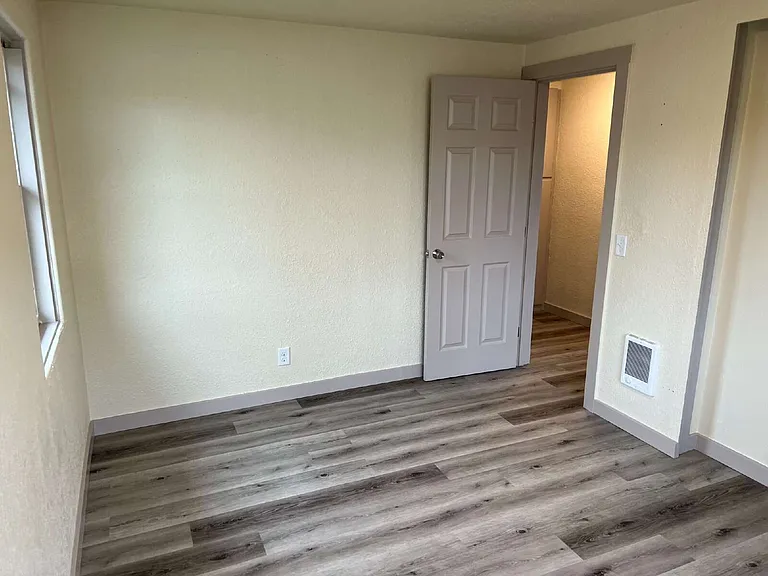 978 Juniper St — Photo 8