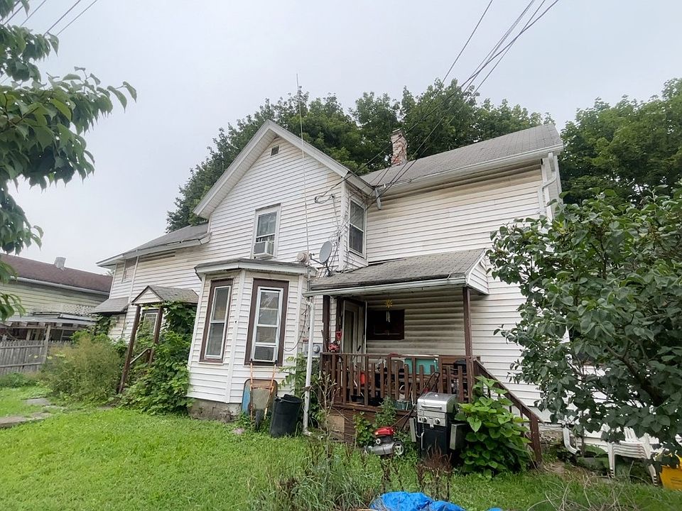 2nd image of 161 Oak St
