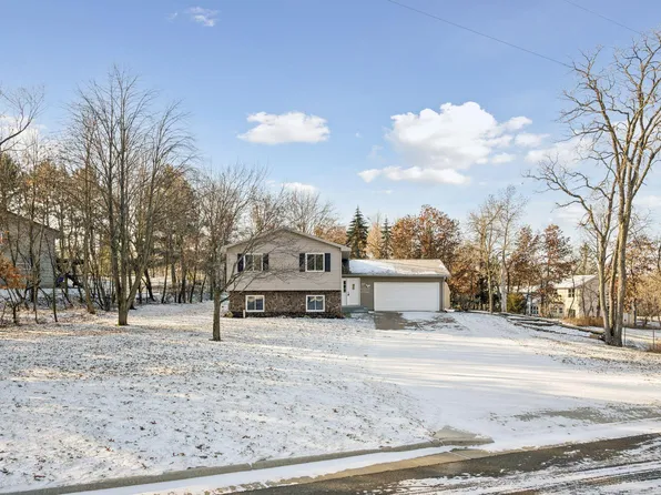 2625 Maple Dr S, Cambridge, MN 55008