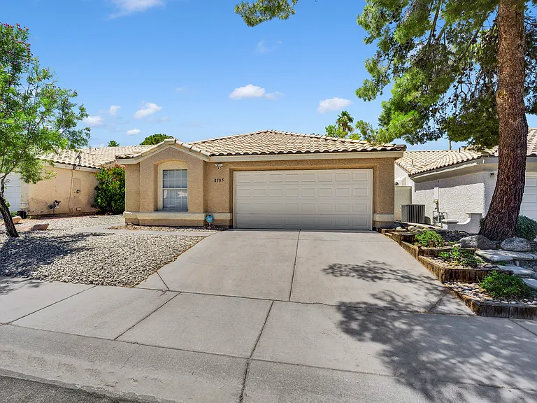2505 Sea Venture Dr — Photo 2