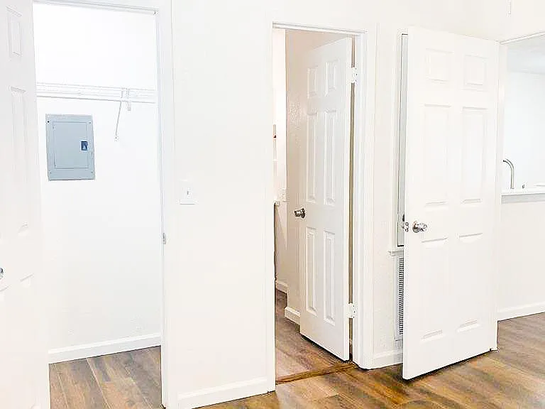 200 E Courtland Pl #10 — Photo 4