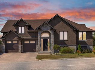 498 Sacred Heart Dr, Lasalle, ON N9J0A6