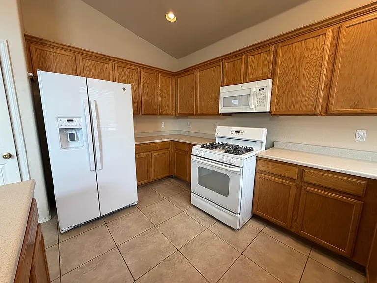 6420 Casamar St — Photo 13