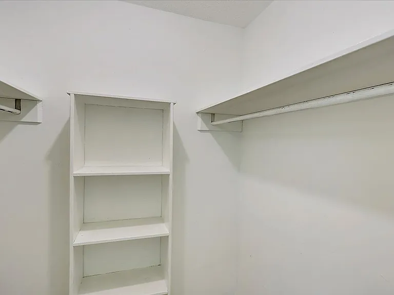 1140 Greymont Ave — Photo 18