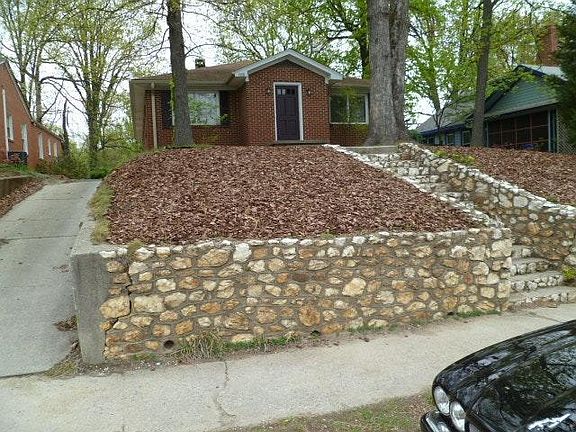 EXTERIOR W/DRIVEWAY ACCESS OFF STREET PARKING