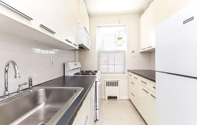 Sold by Re/Max In The City | media 32
