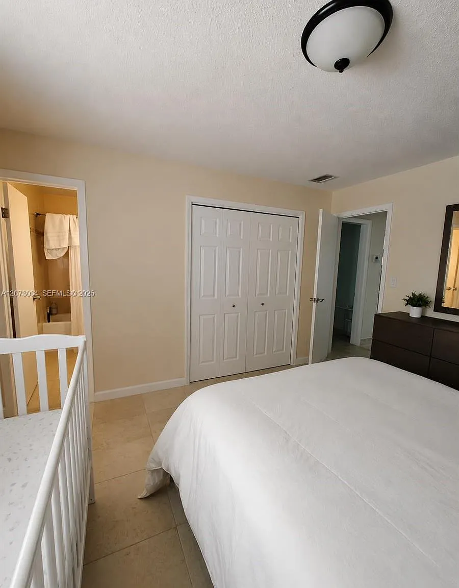 Strand Plaza Condo — Photo 3