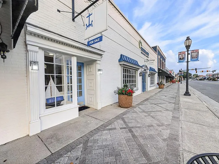 32 N Main St — Photo 2