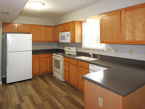 4th image of 307 Columbia Dr