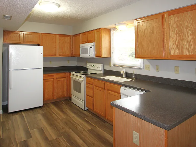 307 Columbia Dr — Photo 4