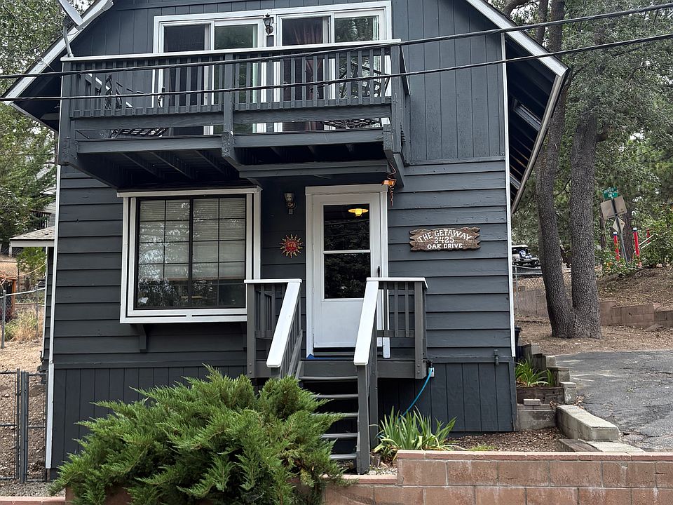 1st image of 2425 Oak Dr