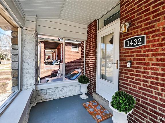 4th image of 1432 Bredell Ave