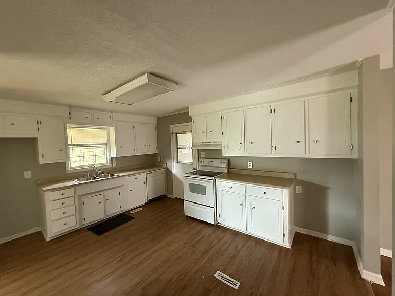 120 Woodbine Ter — Photo 14