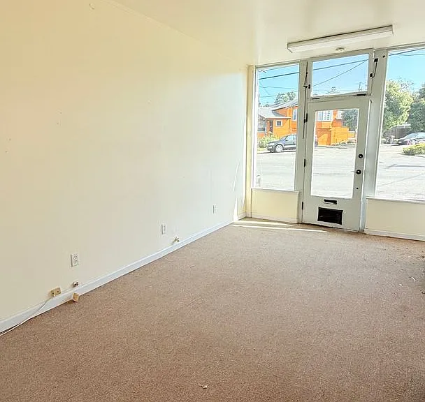 6207-6215 Macarthur Blvd — Photo 5