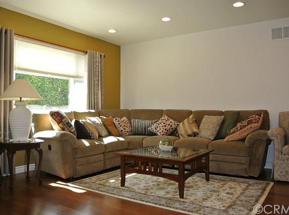 2nd image of 455 N Primrose Ave