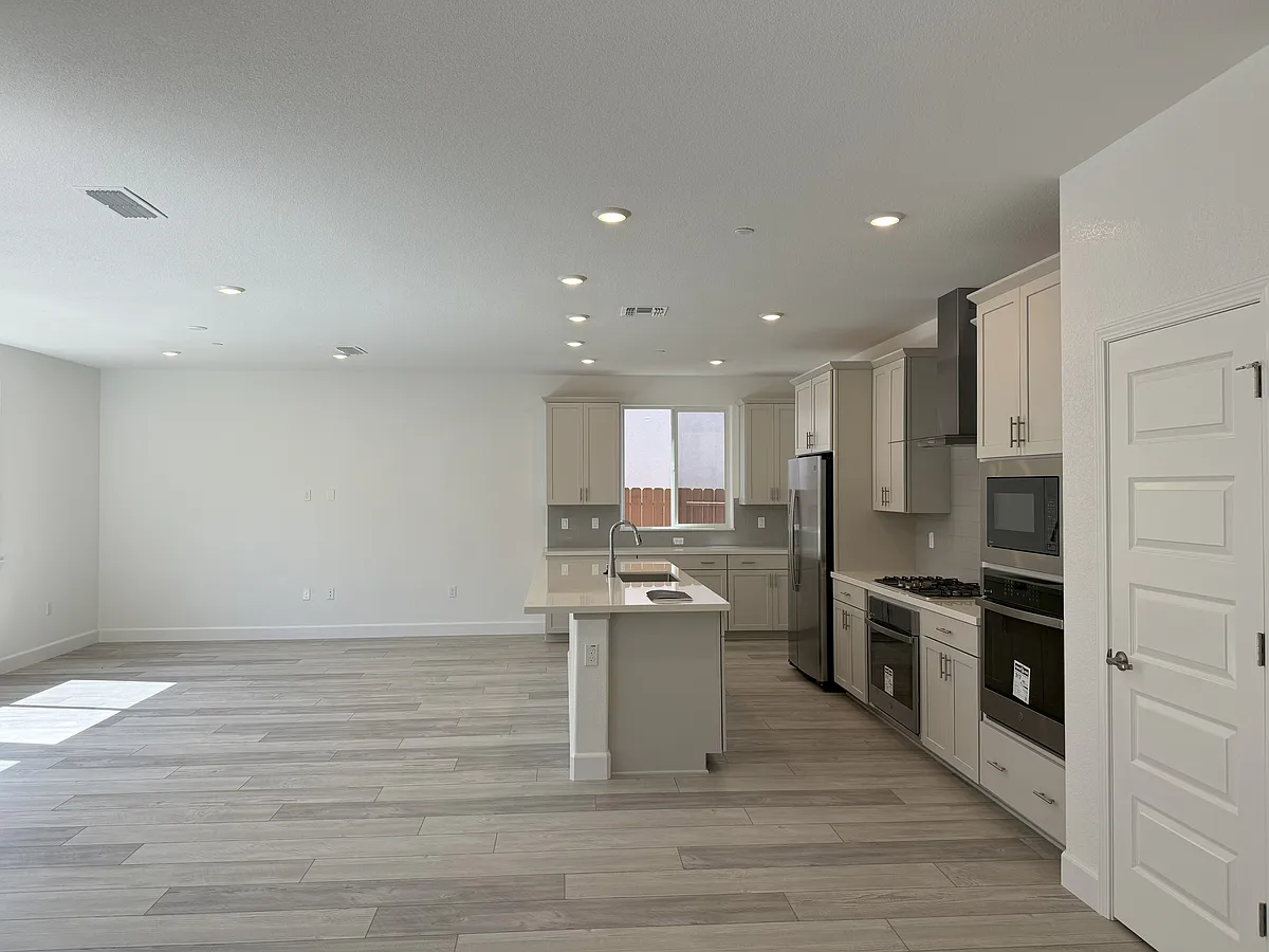 Building Photo - 5064 Hollowtop Way