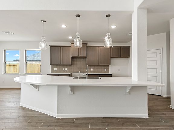 Spectacular kitchen and dining area
