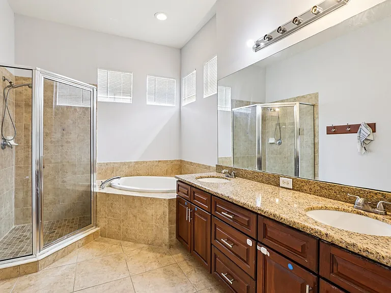 7435 Arlington Grove Cir #A — Photo 23