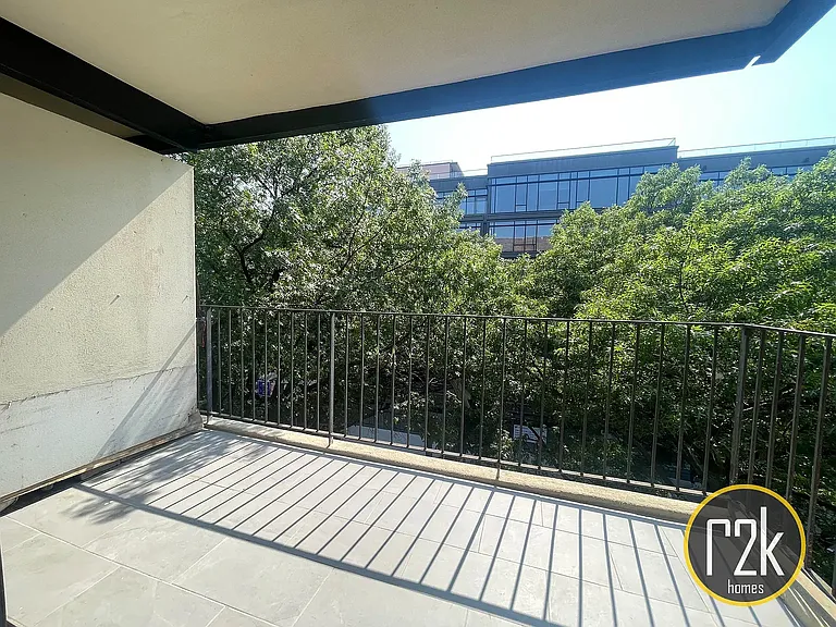 3825 Parsons Blvd #5L — Photo 9