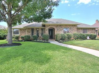 1525 Sugar Creek Dr, Carrollton, TX 75007