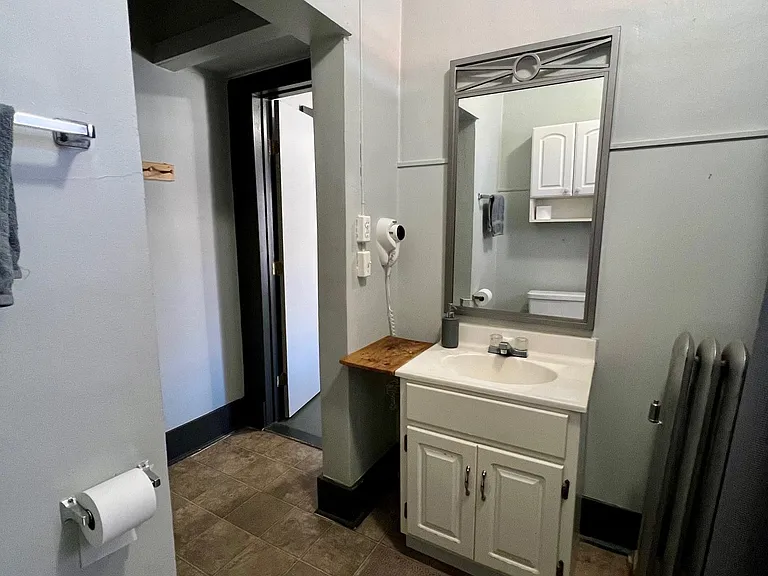 307 W Market St #4 — Photo 9