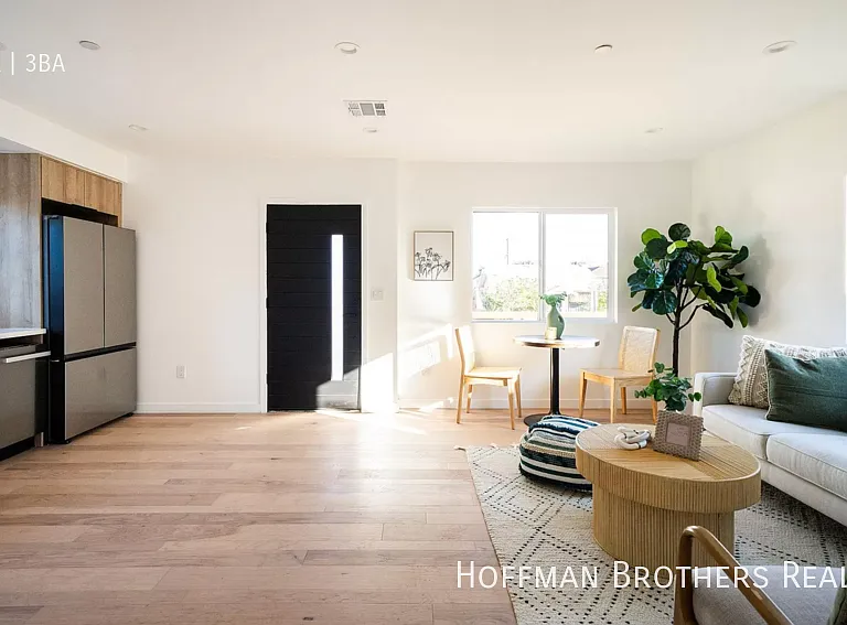 2681 Roseview Ave — Photo 4