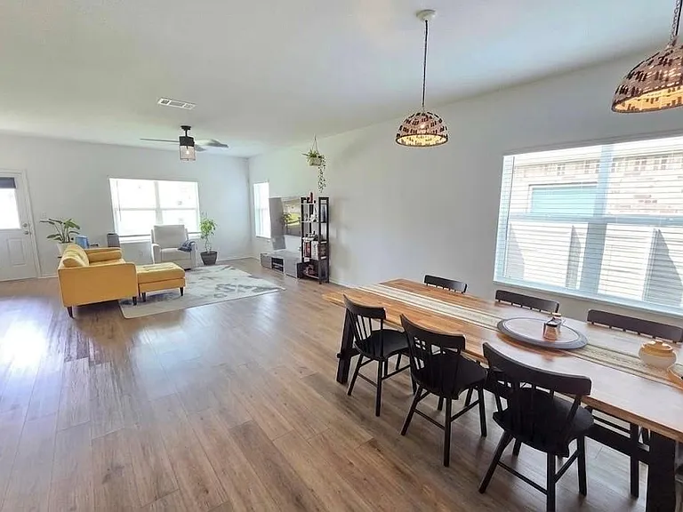 208 Wolf Springs Rd — Photo 6
