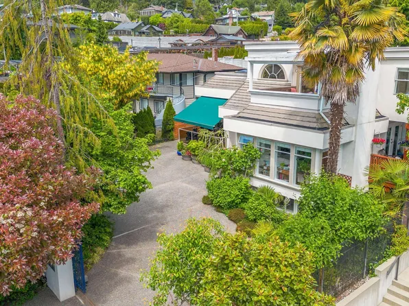 2541 Marine Dr, West Vancouver, BC V7V 1L5