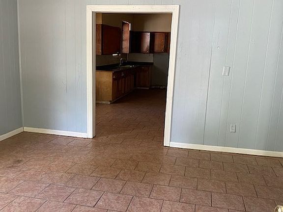 3rd image of 6107 Henderson Ave