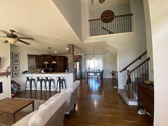 3rd image of 5621 N Overland Dr