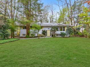 42 Old Tappan Rd, Glen Cove, NY 11542