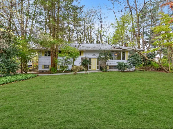 42 Old Tappan Rd, Glen Cove, NY 11542