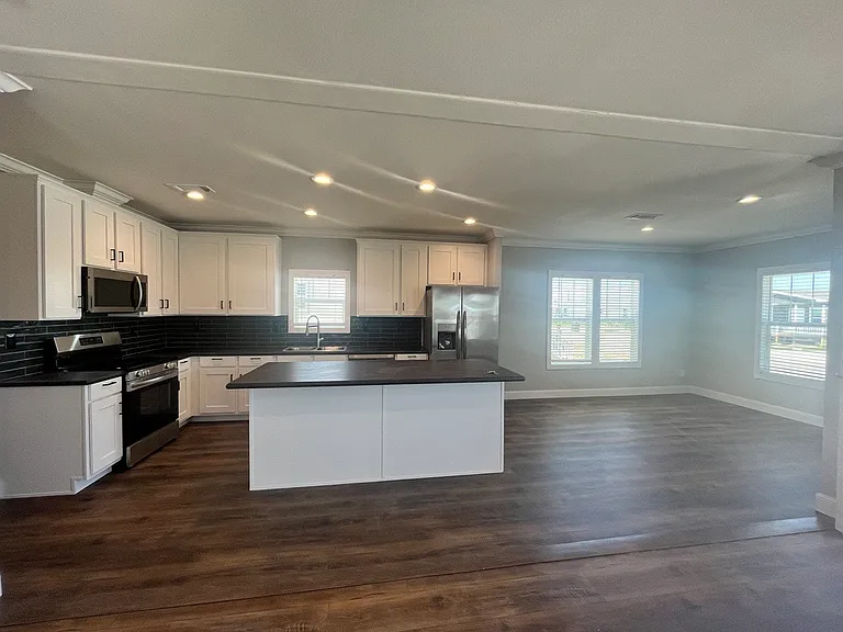 715 Chalet Ave — Photo 3