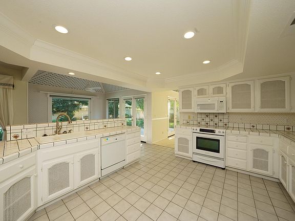 4th image of 1509 W Alluvial Ave