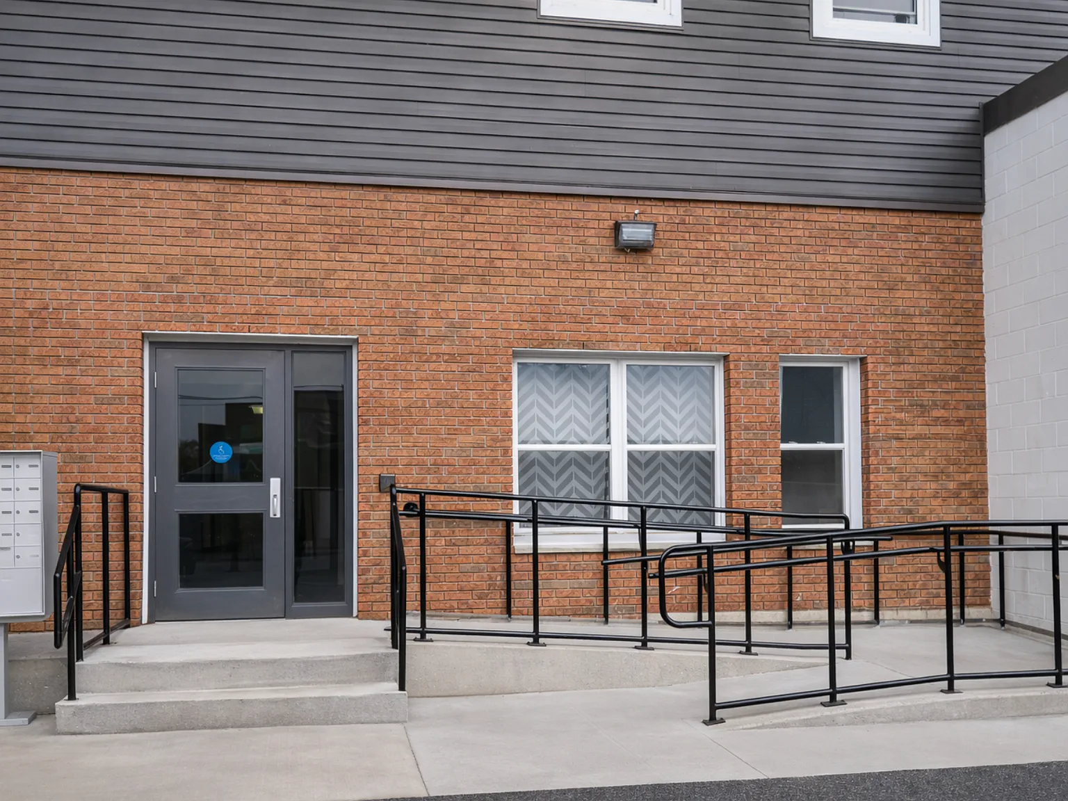 12 Colborne St E, Orillia, ON L3V 1T3, Canada — Photo 2