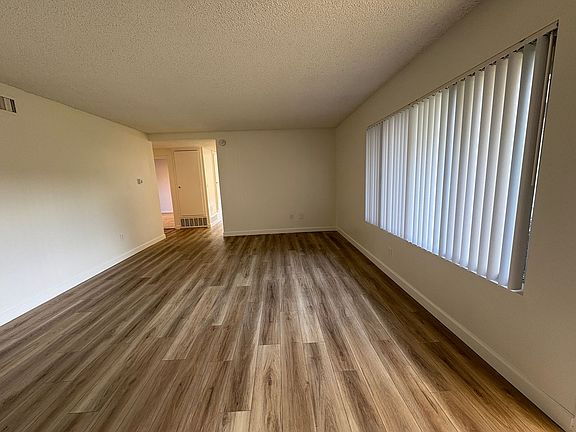 4th image of 14622 Del Amo Ave #B