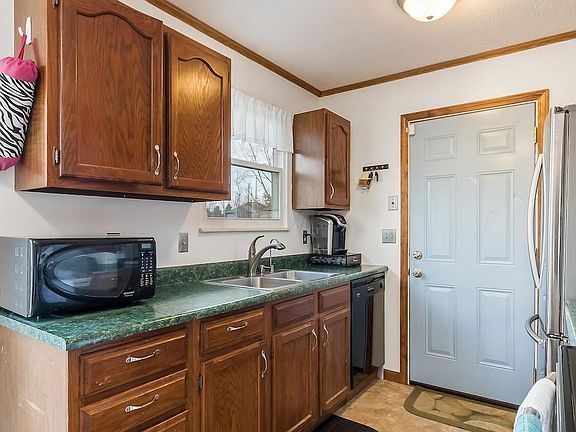 5th image of 8792 Hubbard Dr N