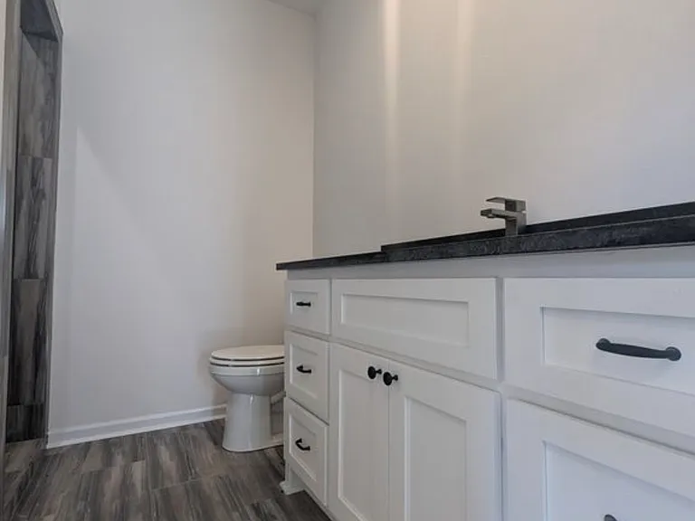 614 W 9th St — Photo 2