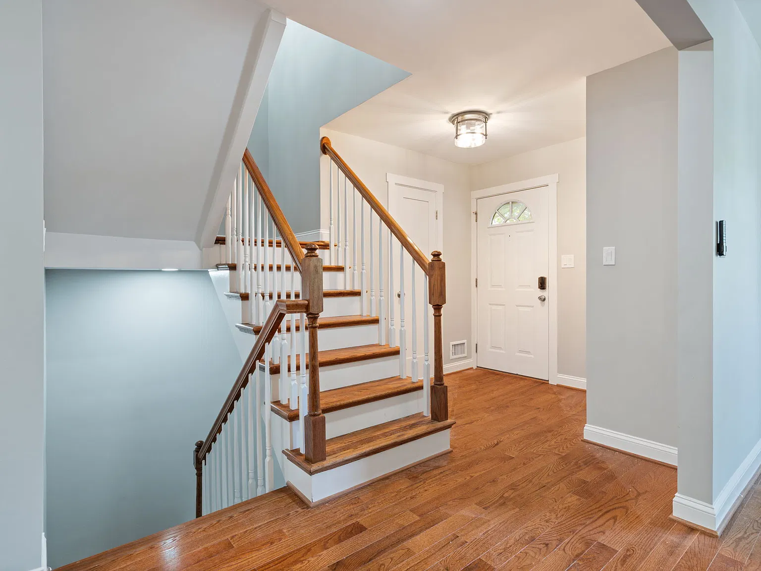 3 bed, 3.5 bath, 1660 sqft, $3,850 — Photo 2