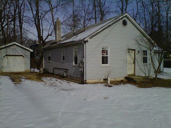 2nd image of 15 Adams St